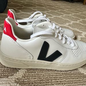 Veja v-10, brand new